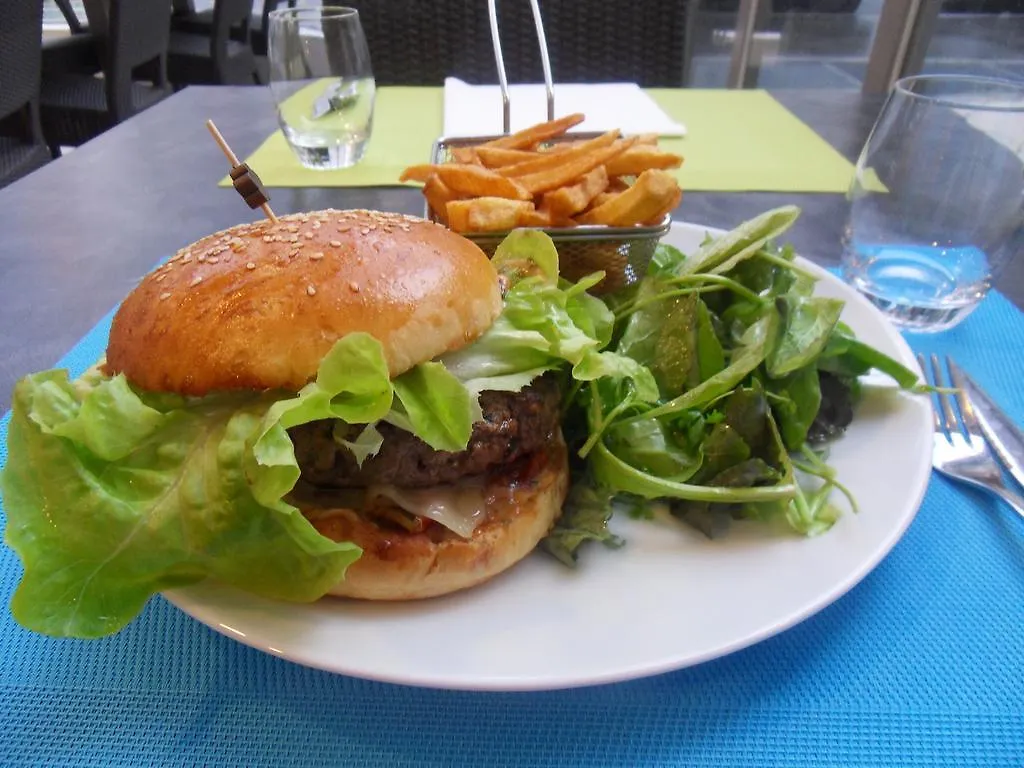Hotel Saphir Lyon 3*,