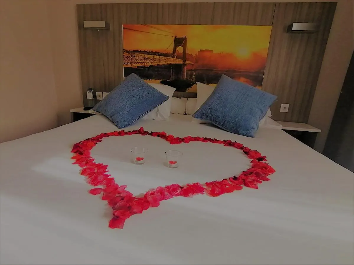 ***  Hotel Saphir Lyon France